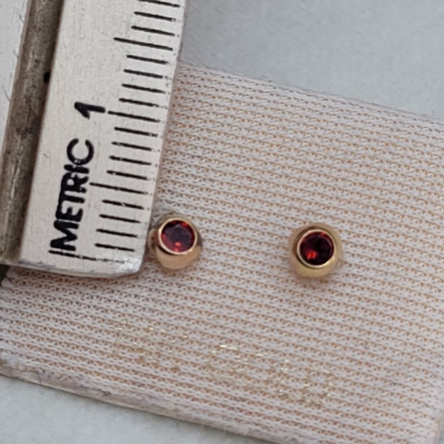 Gold Stud Earrings Garnets - Image 3