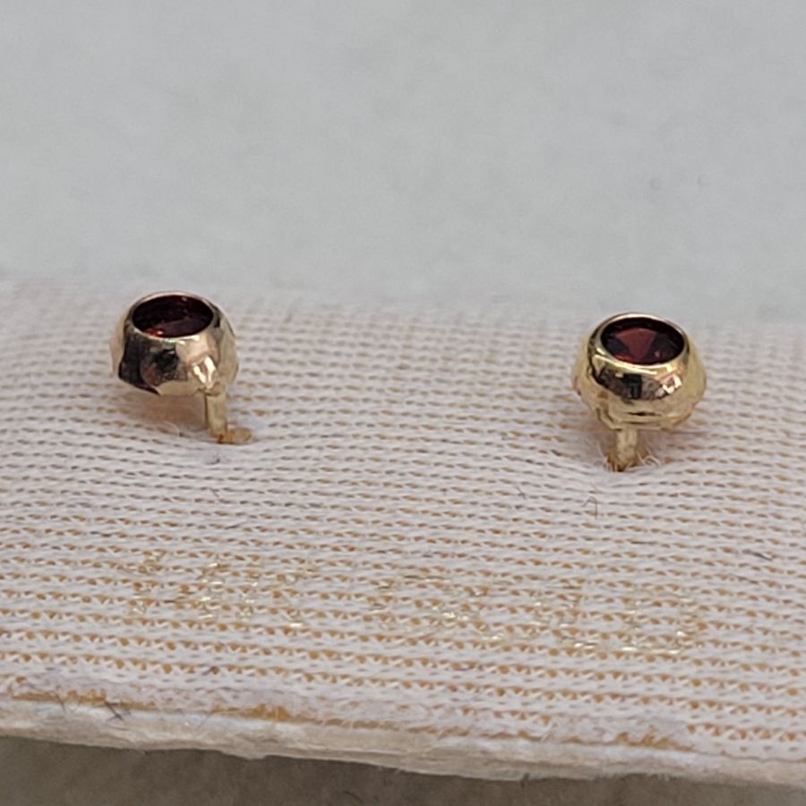 Gold Stud Earrings Garnets - Image 5