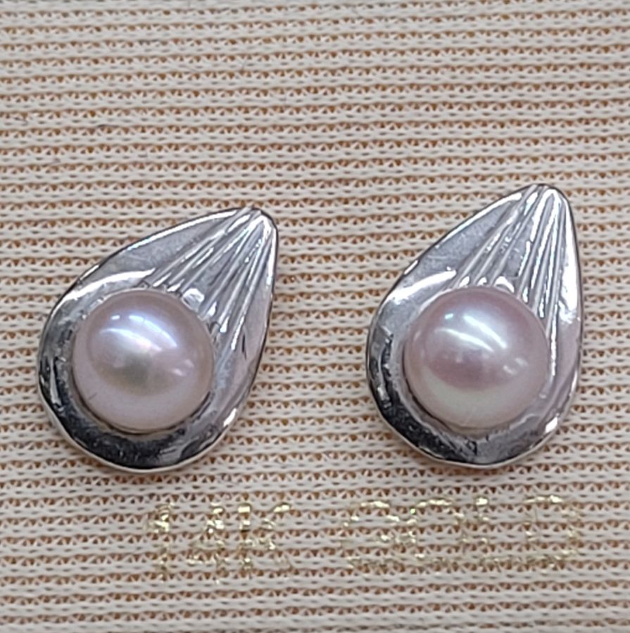 Handmade 14 carat white gold drop Pearls stud earrings with drop shape gold design holding the pearls. Dimension 1.1 cm X 0.8 cm approximately.