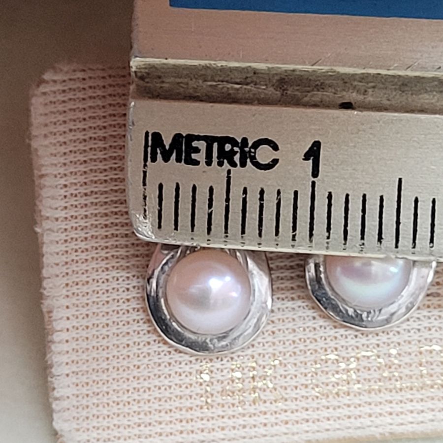 Drop Pearls Stud Earrings - Image 5