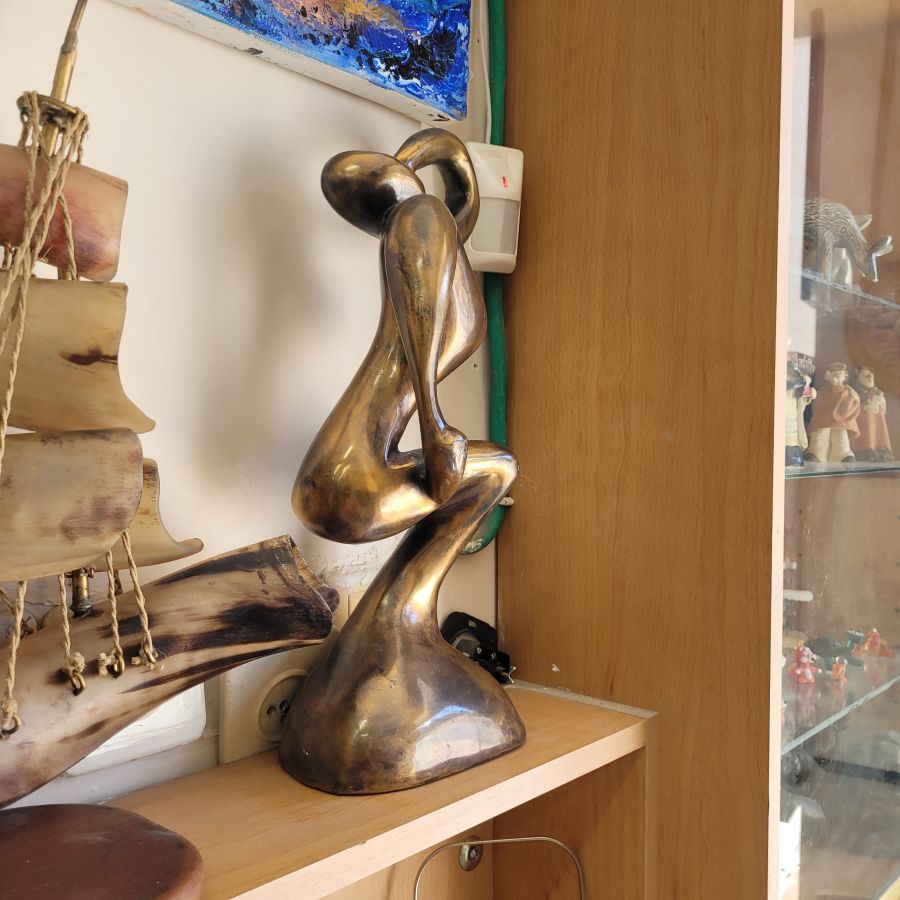 Bronze sculpture lady exercising - Image 3