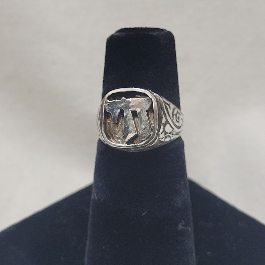 Handmade sterling silver ring Hay with engravings design suitable for man finger. Dimension 1.1 cm X 1.1 cm approximately. European finger size 53, USA size 6.