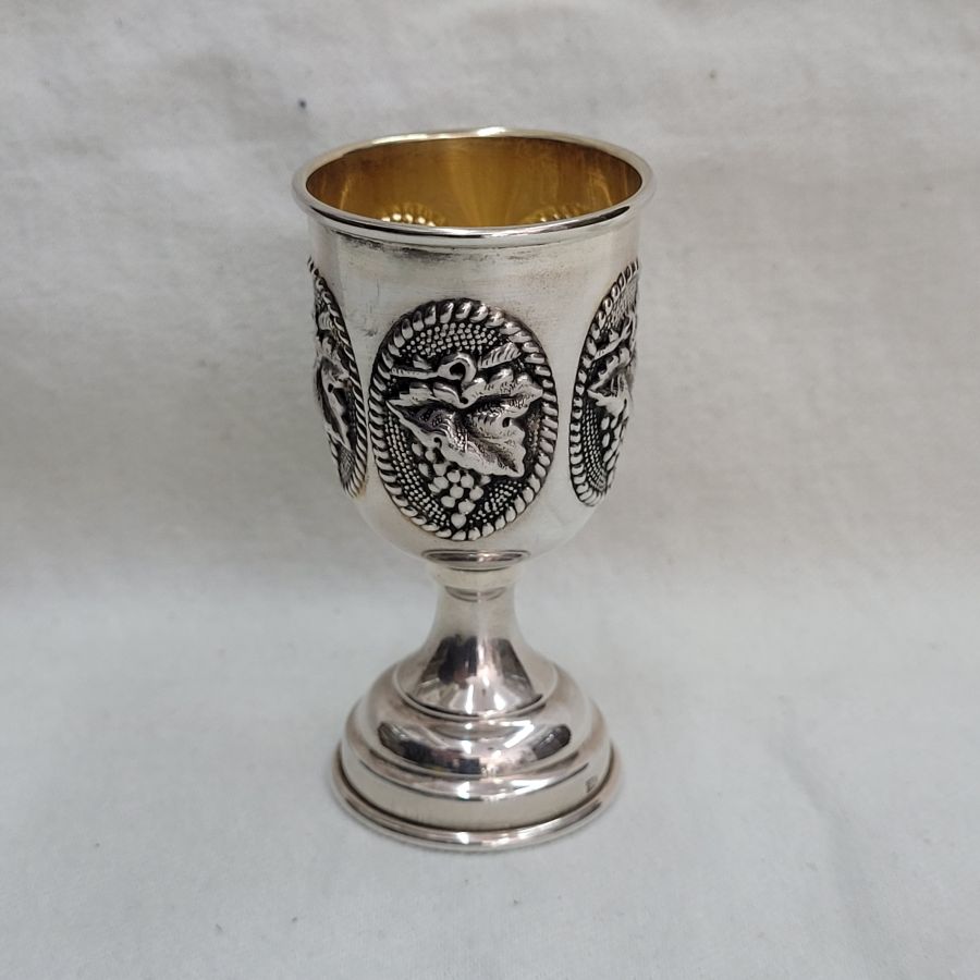 Handmade sterling silver Schnapps grapes leaf small cup, grapes designs embossed all around cup. Dimension diameter 3.7 cm X 7 cm approximately.