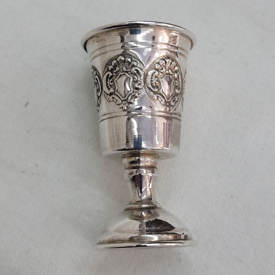 Handmade sterling silver Schnapps cup embossed design, with embossed designs all around cup. Dimension diameter 4 cm X 7 cm approximately.