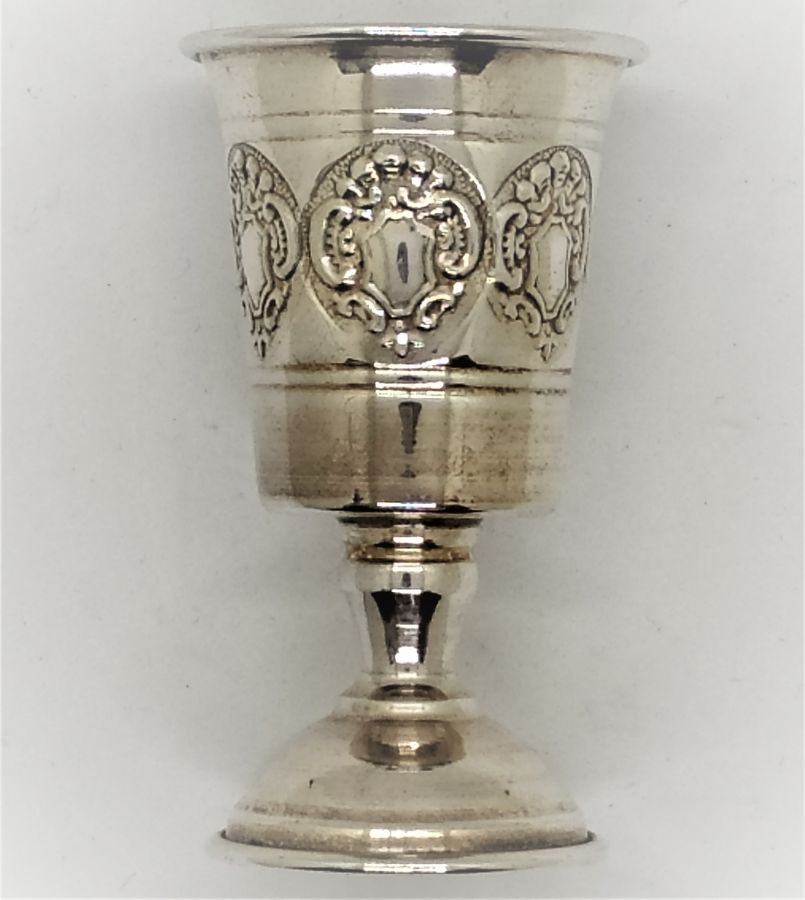 Schnapps Cup Embossed Design - Image 7