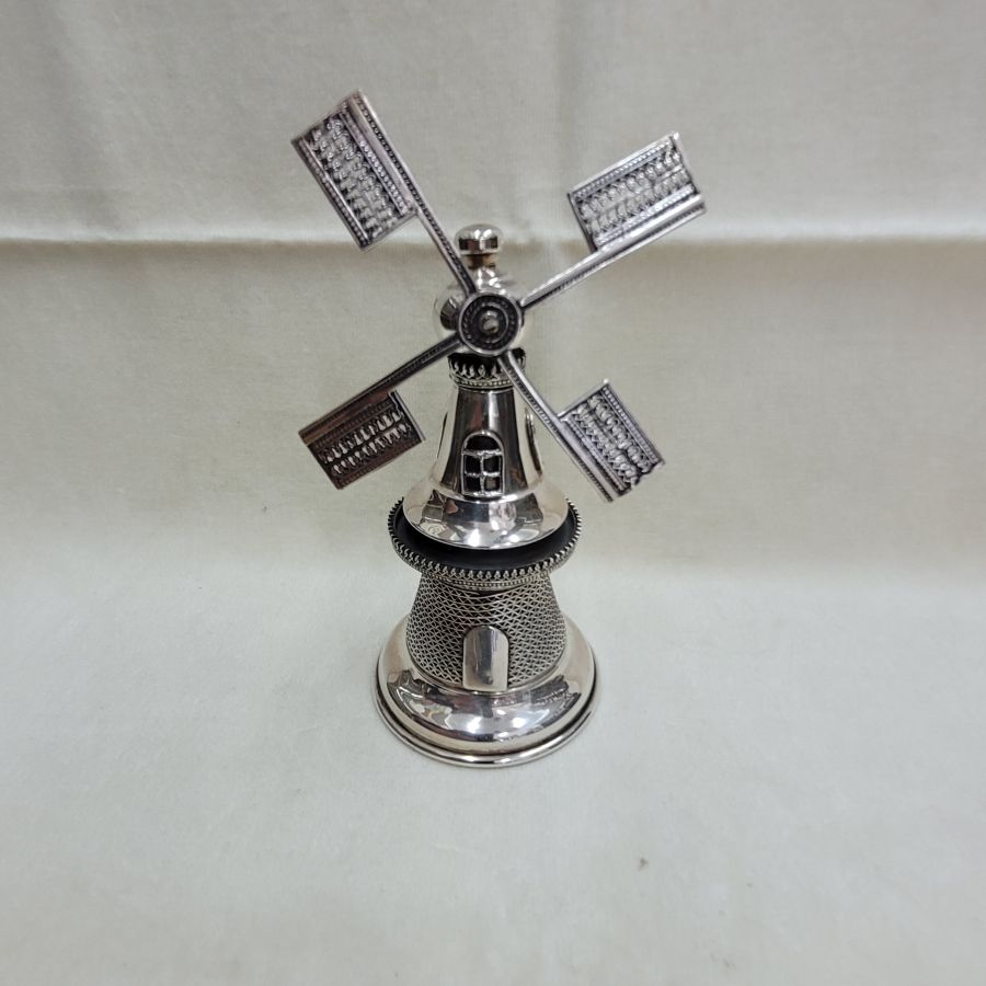 Handmade spice Havdalah box windmill silver sterling with Yemenite filigree designs. Dimension diameter 6 cm X 15.5 cm approximately.