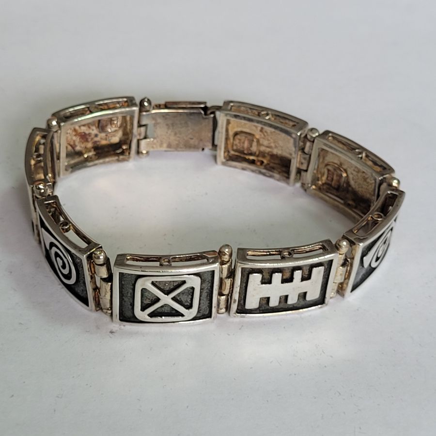 Abstract heavy silver bracelet - Image 6