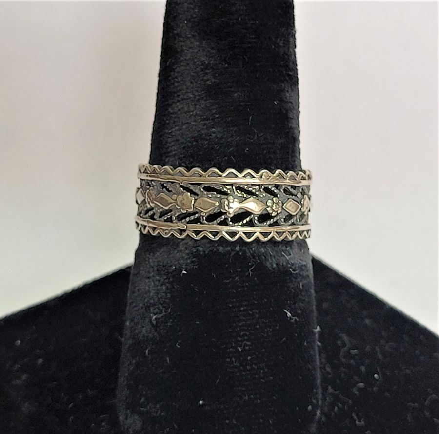 Vintage Yemenite Filigree ring band sterling silver not adjustable was made in Israel in the 1960's by Yemenite Jews. Dimension diameter 2 cm approximately.