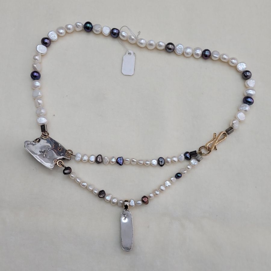 Pearl Necklace Black White - Image 4