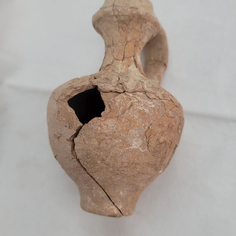 Broken pottery oil jar - Image 8