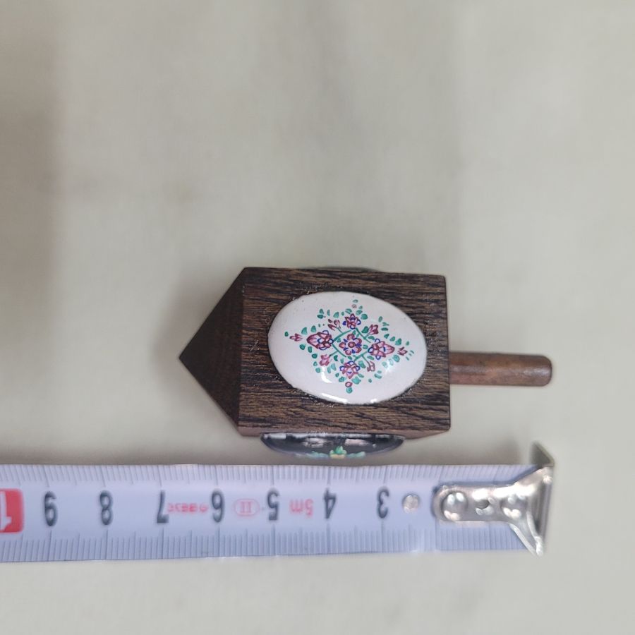 Dreidel oval shape enameled - Image 5