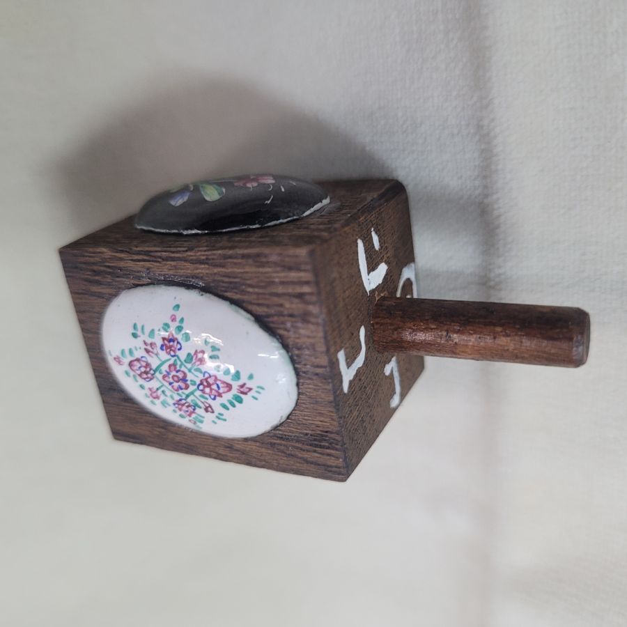Dreidel oval shape enameled - Image 6