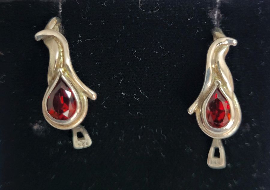 Sterling silver abstract Garnet earrings set in unusual design can not be altered to non pierced ear lobe. Dimension 2 cm X 0.8 cm approximately.
