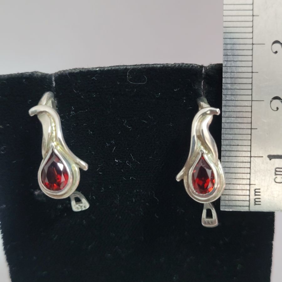 Silver abstract Garnet earrings - Image 2