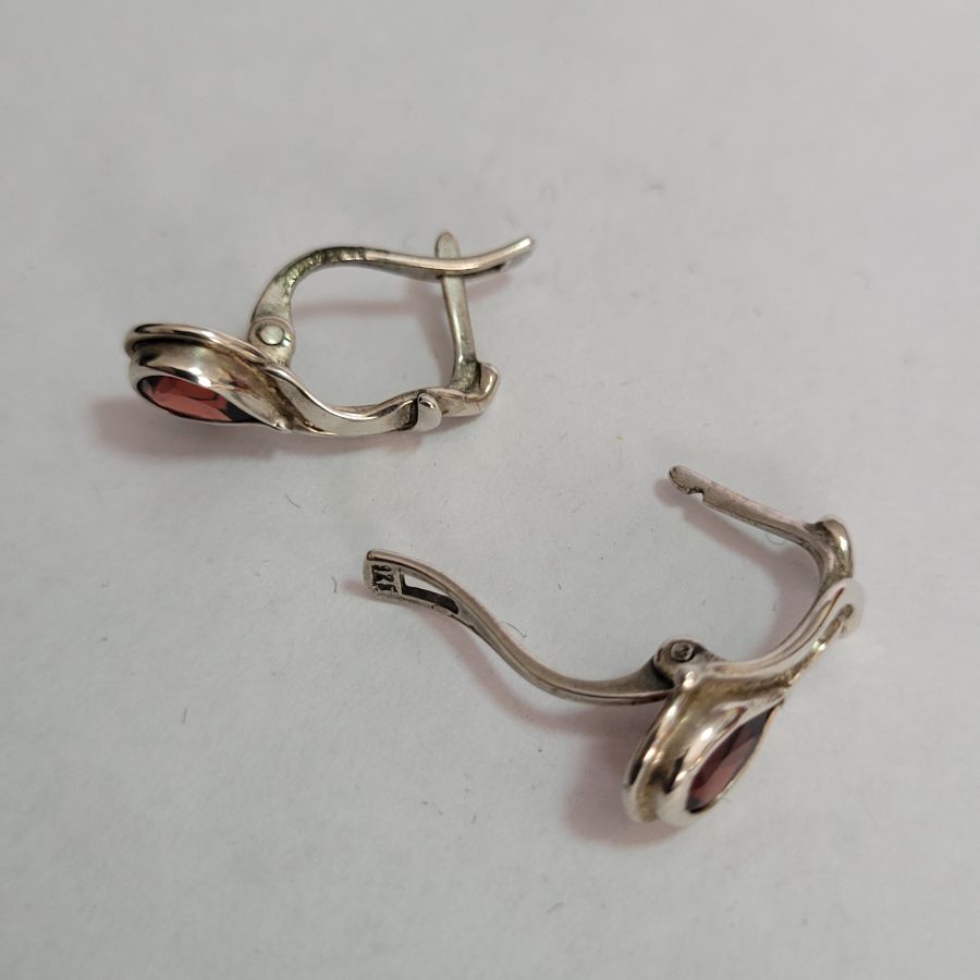 Silver abstract Garnet earrings - Image 3