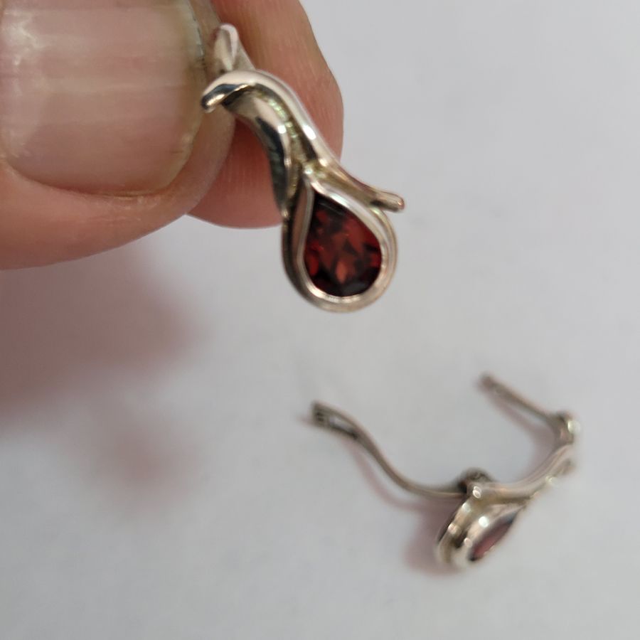 Silver abstract Garnet earrings - Image 5