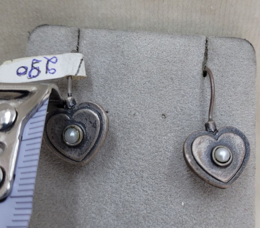 Silver heart shape earrings - Image 4