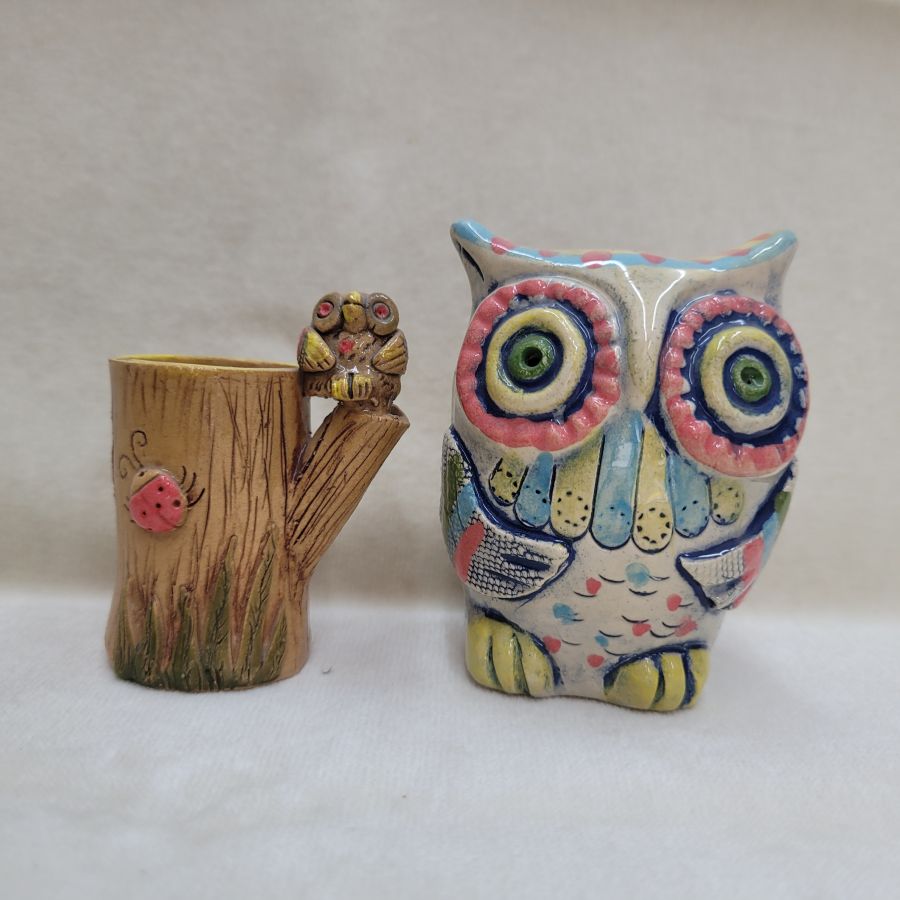 Handmade glazed owl pencil holders couple sculptures made by T. Labot to store pens or pencils. Dimension 3 cm X 6 cm X 7.5 cm approximately.