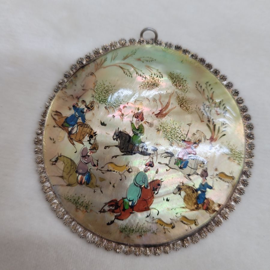 Handmade vintage sterling silver mother of pearl pendant hand painting horsemen hunting deer made in the 1960’s, 0.4 cm X diameter 6 cm approximately.
