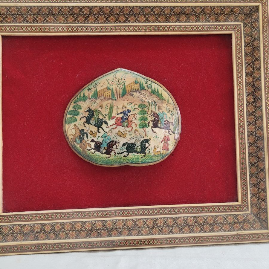 Handmade vintage mosaic frame hand painting mother of pearl painting describing deer hunting, made in the 1950's. Dimension 25 cm X 31 cm approximately.