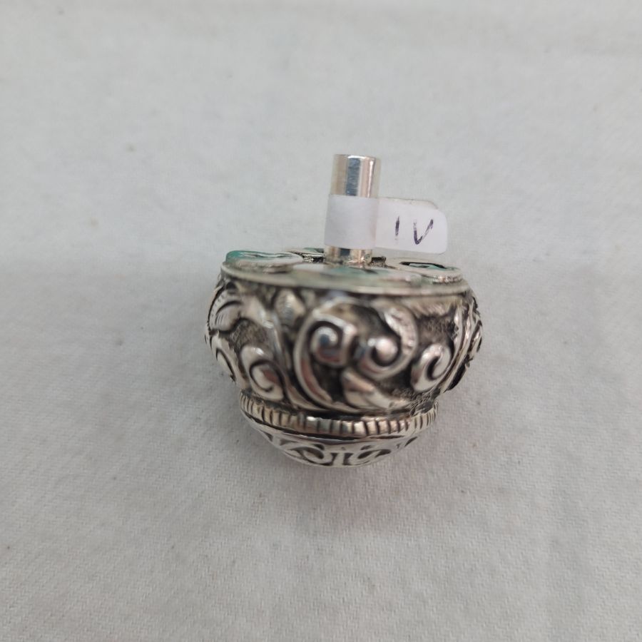 Sterling silver Hanukah Sevivon Dreidel floral embossed designs & leaf engravings. Made By S. Ghatan ( Katan) , diameter 2.5 cm X 3.5 cm approximately.