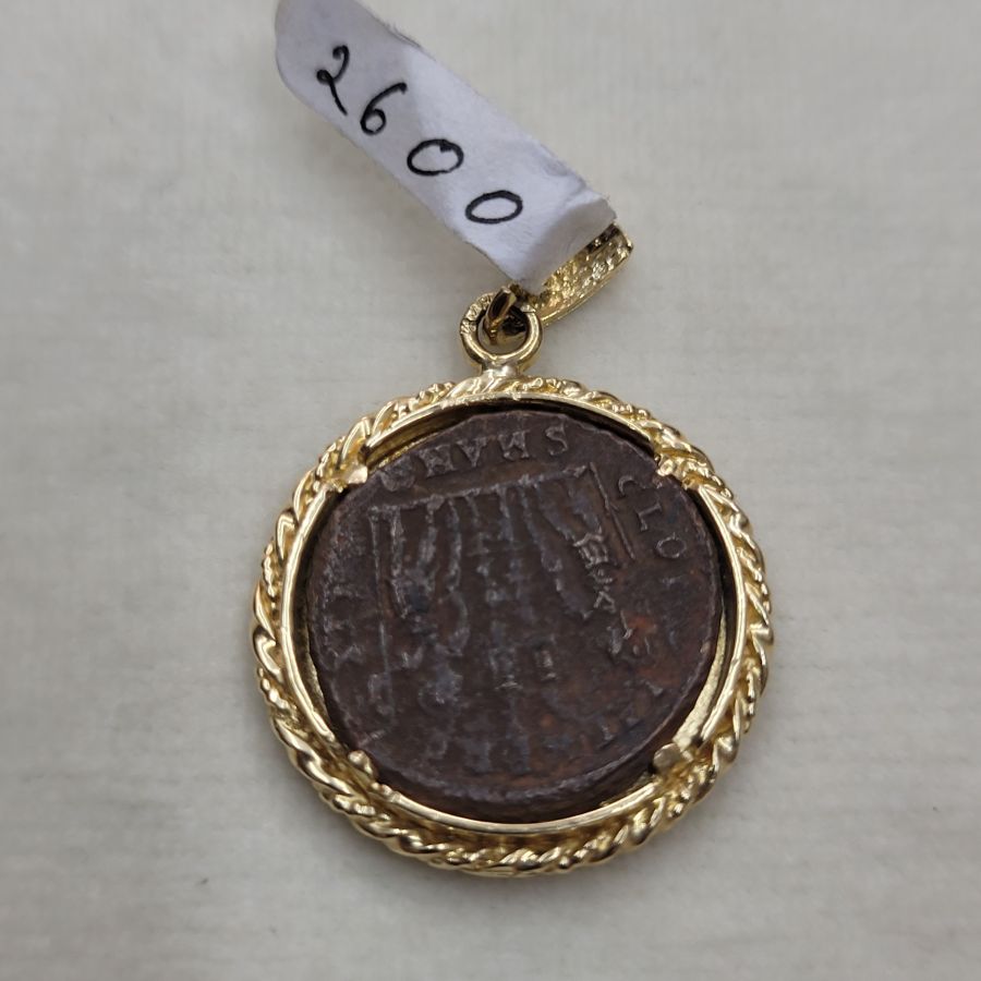 Gold braded framed pendant - Image 3