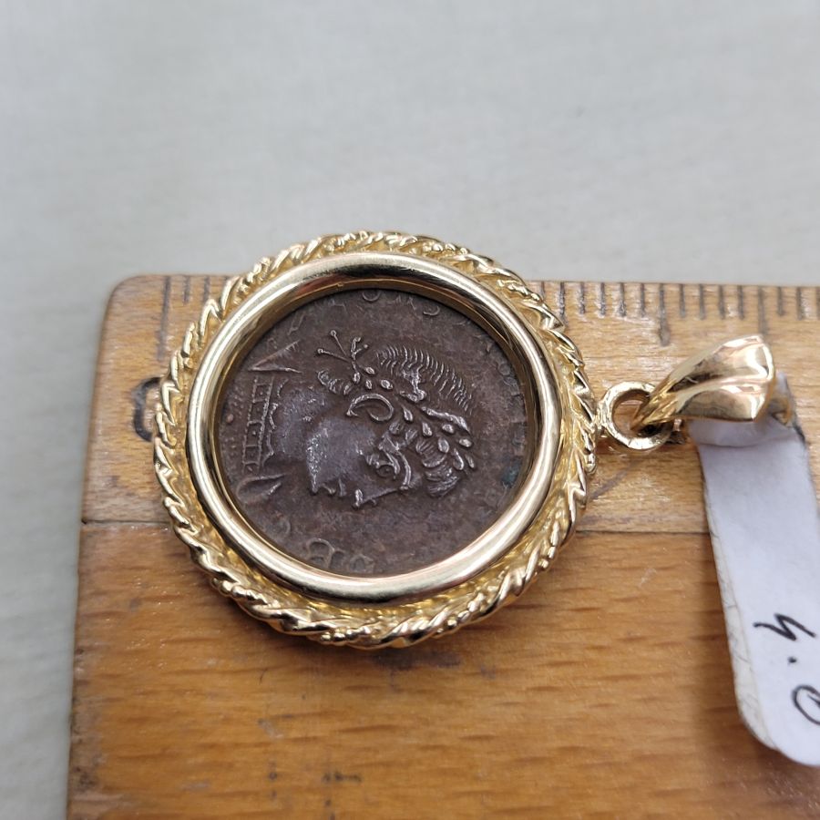 Gold braded framed pendant - Image 4