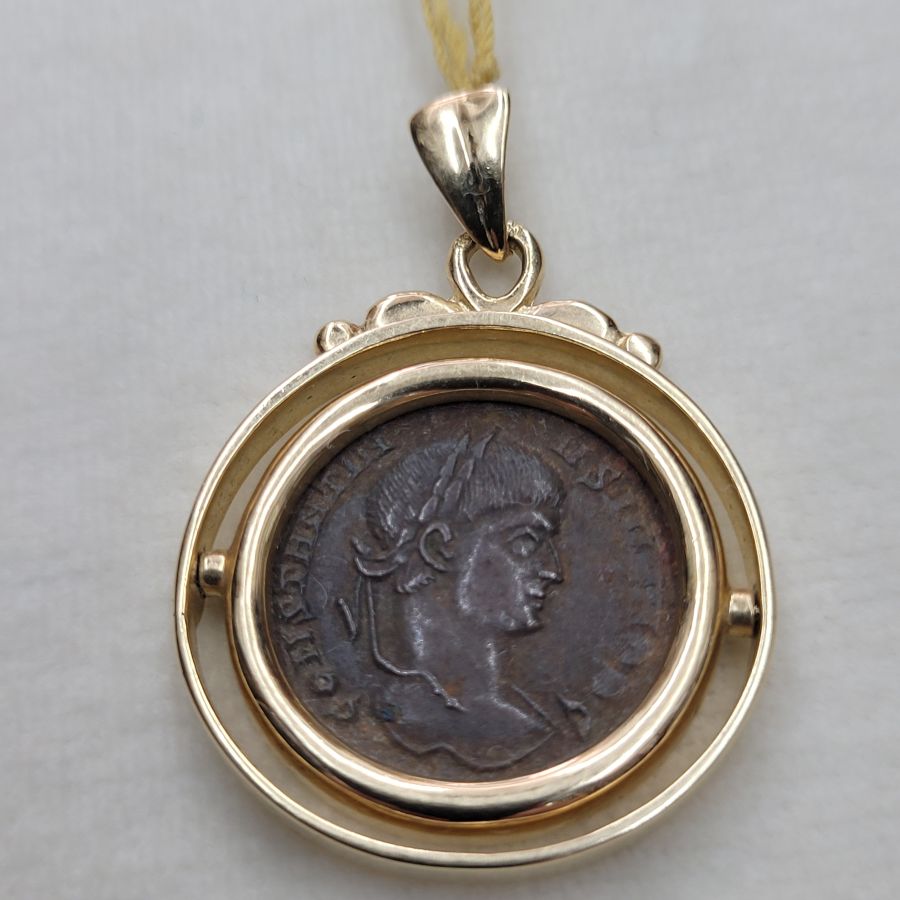 14 Carat gold swinging framed pendant set Roman coin genuine bronze fine condition Roman coin 4th century AD and swinging gold frame.