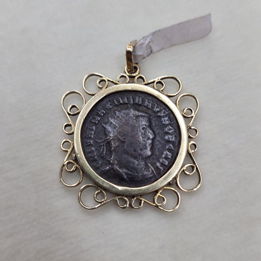 Handmade 14 carat gold wires framing pendant set Roman coin 5th century found in Israel. Dimension 2.7 cm X 0.25 cm X 2.7 cm approximately.